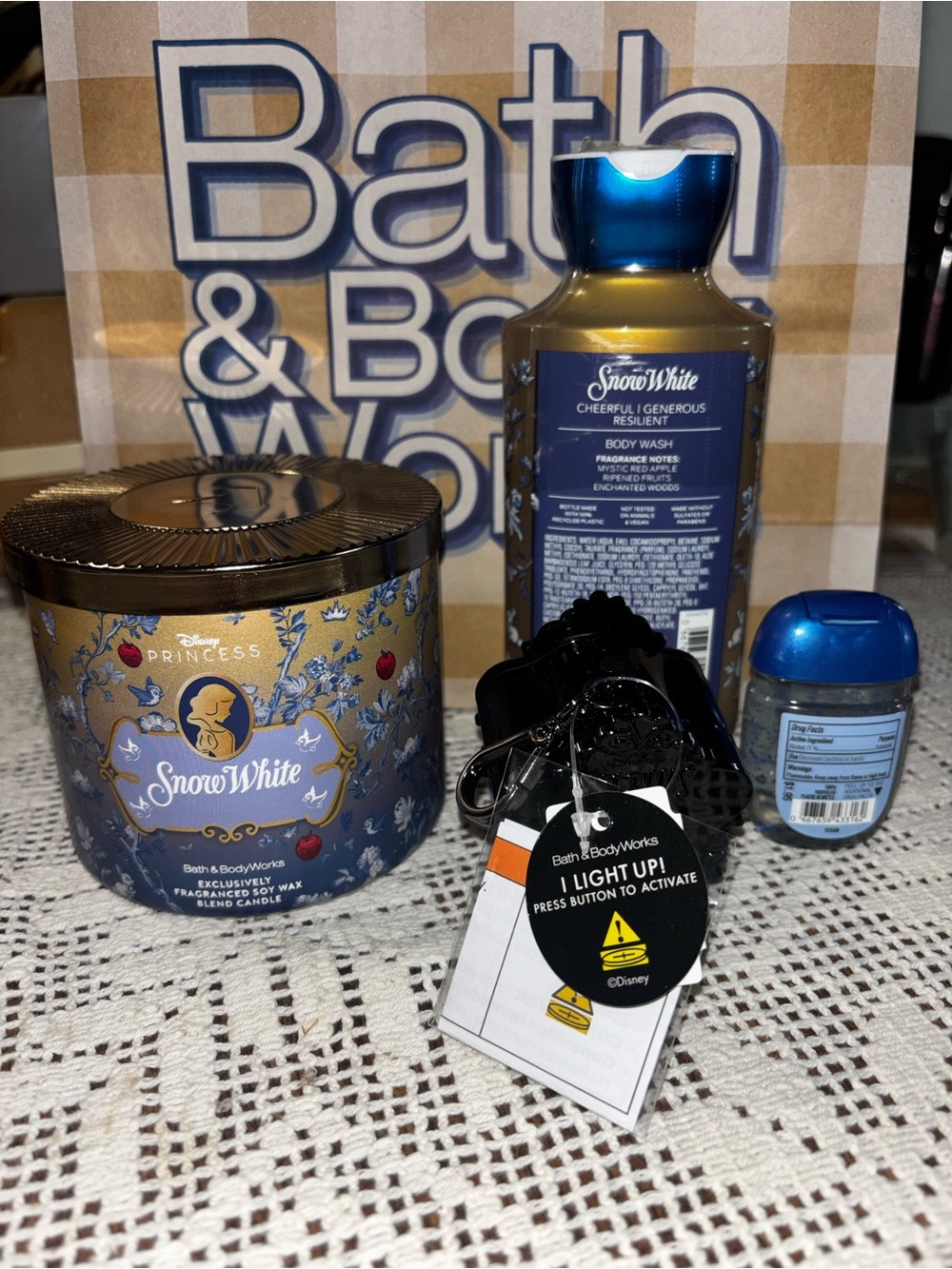 (2026)Bath & Body Works Snow White Gold and Blue Body Wash & Candle Set - Picture 2 of 2